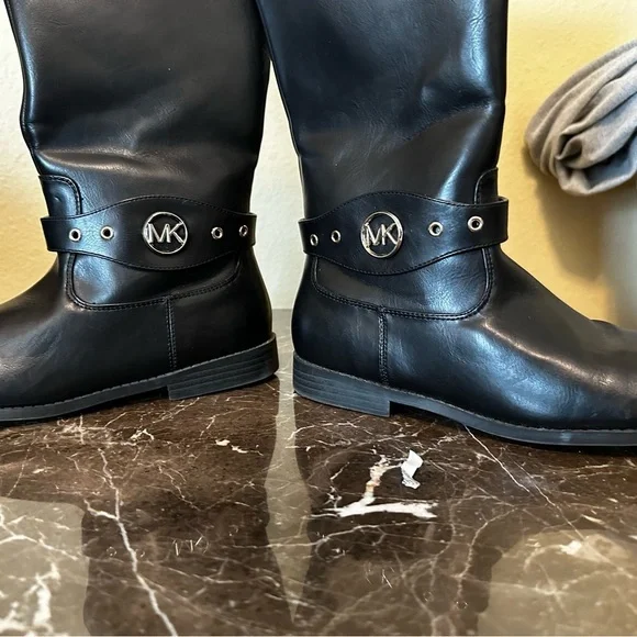 Micheal Kors leather winter boots - Picture 4 of 9